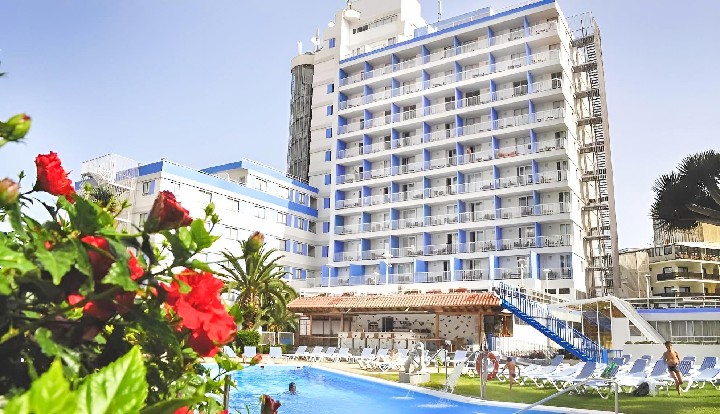 Hotel s bazénem