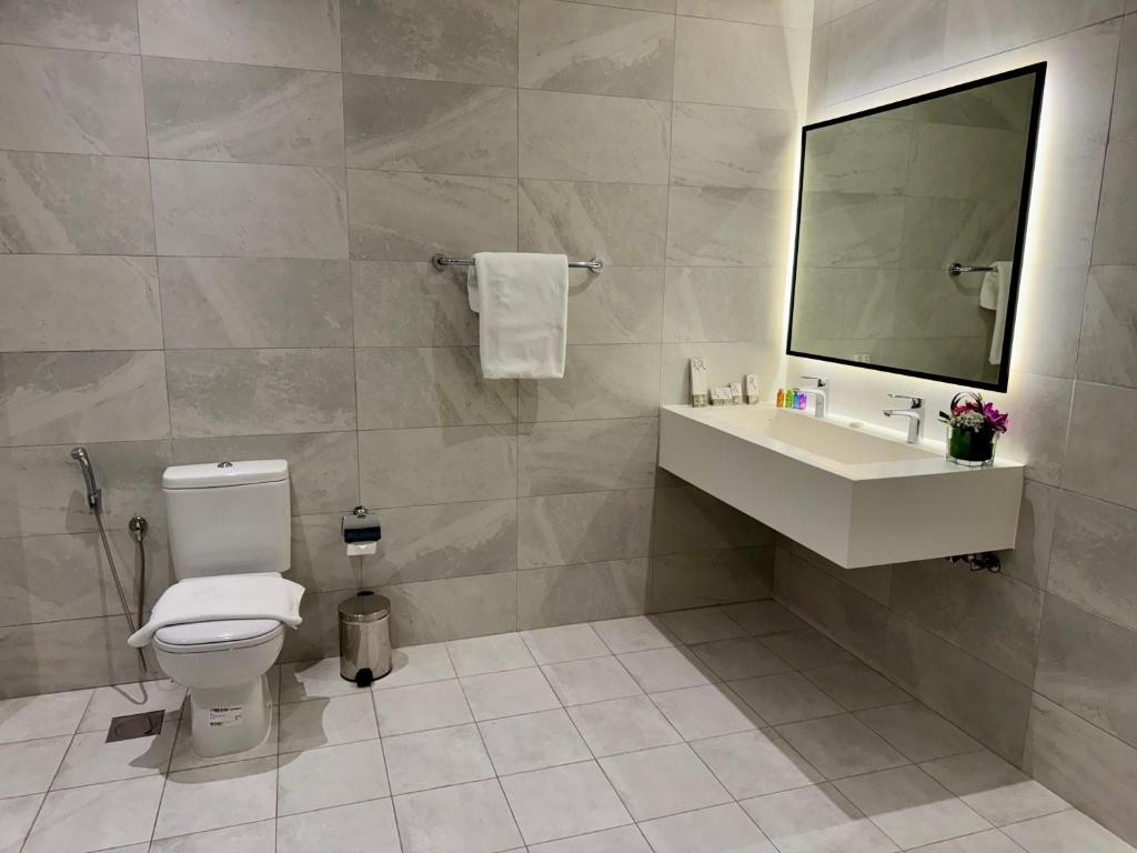 Dragon Hotel & Resort, Amwaj Island