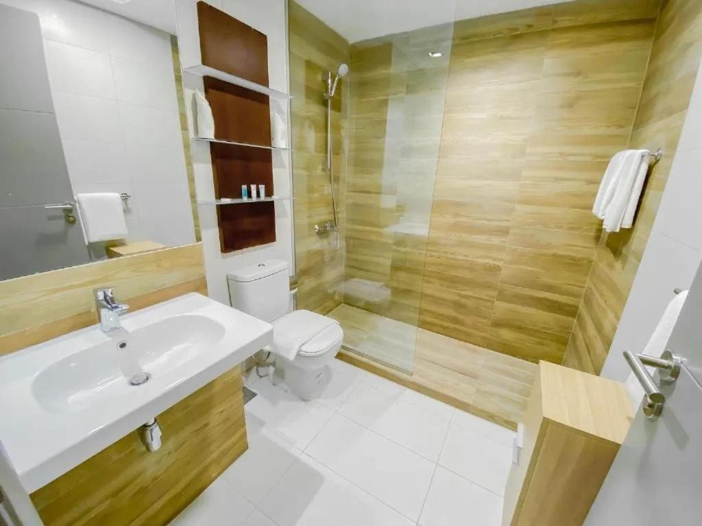 Dragon Hotel & Resort, Amwaj Island