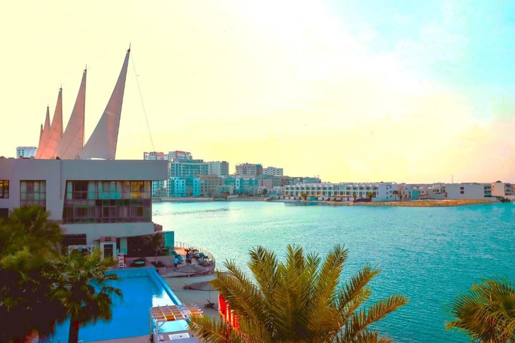 Dragon Hotel & Resort, Amwaj Island