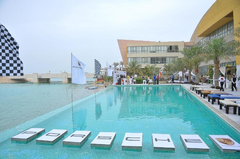 Dragon Hotel & Resort, Amwaj Island