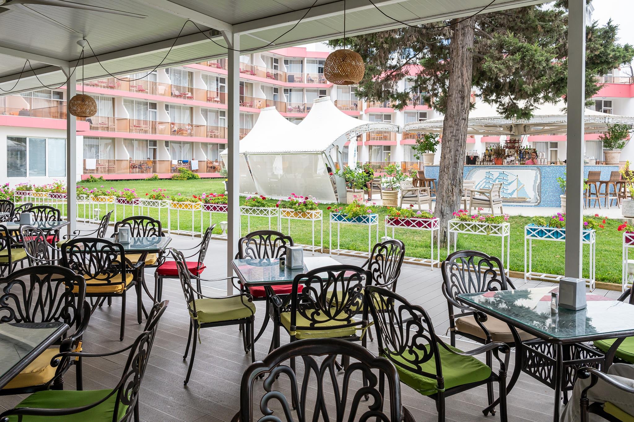 Flamingo Beach Hotel 11