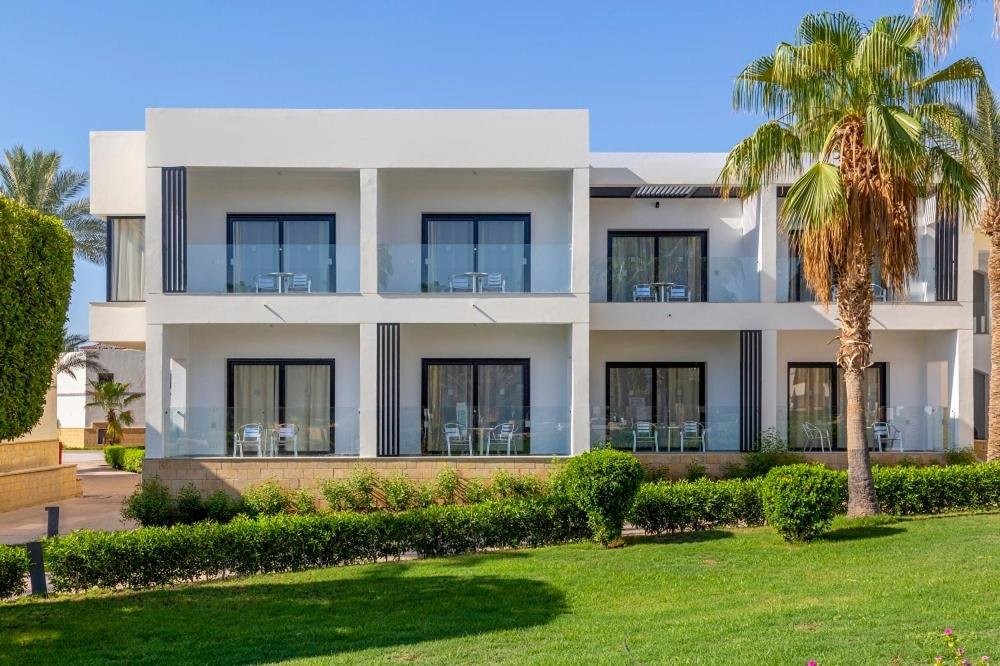 Amphoras Hotel