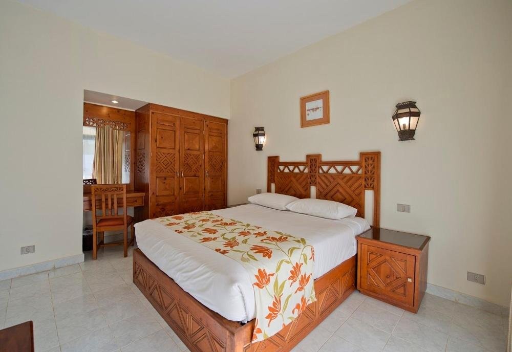 Amphoras Hotel