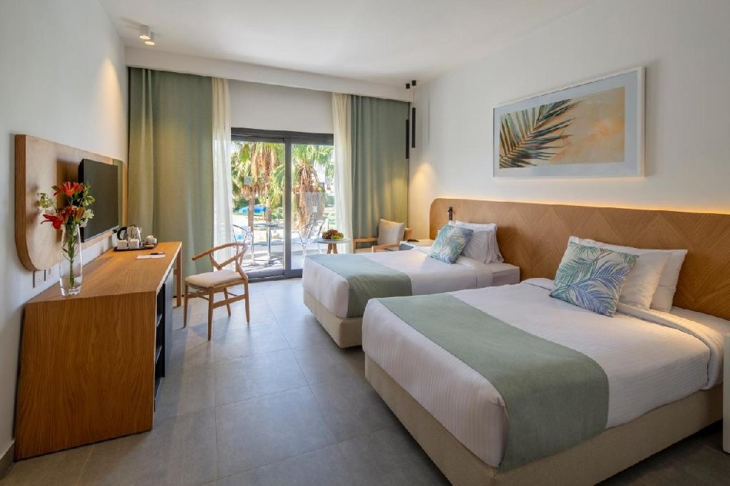 Amphoras Hotel