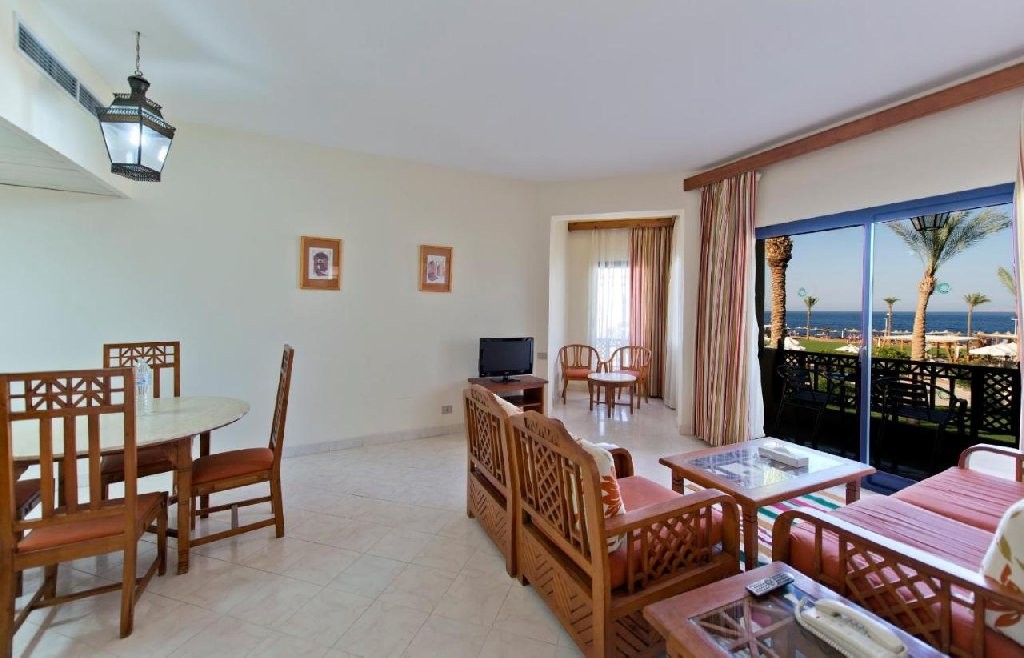 Amphoras Hotel