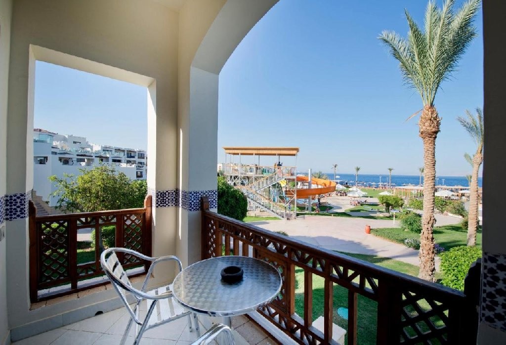 Amphoras Hotel