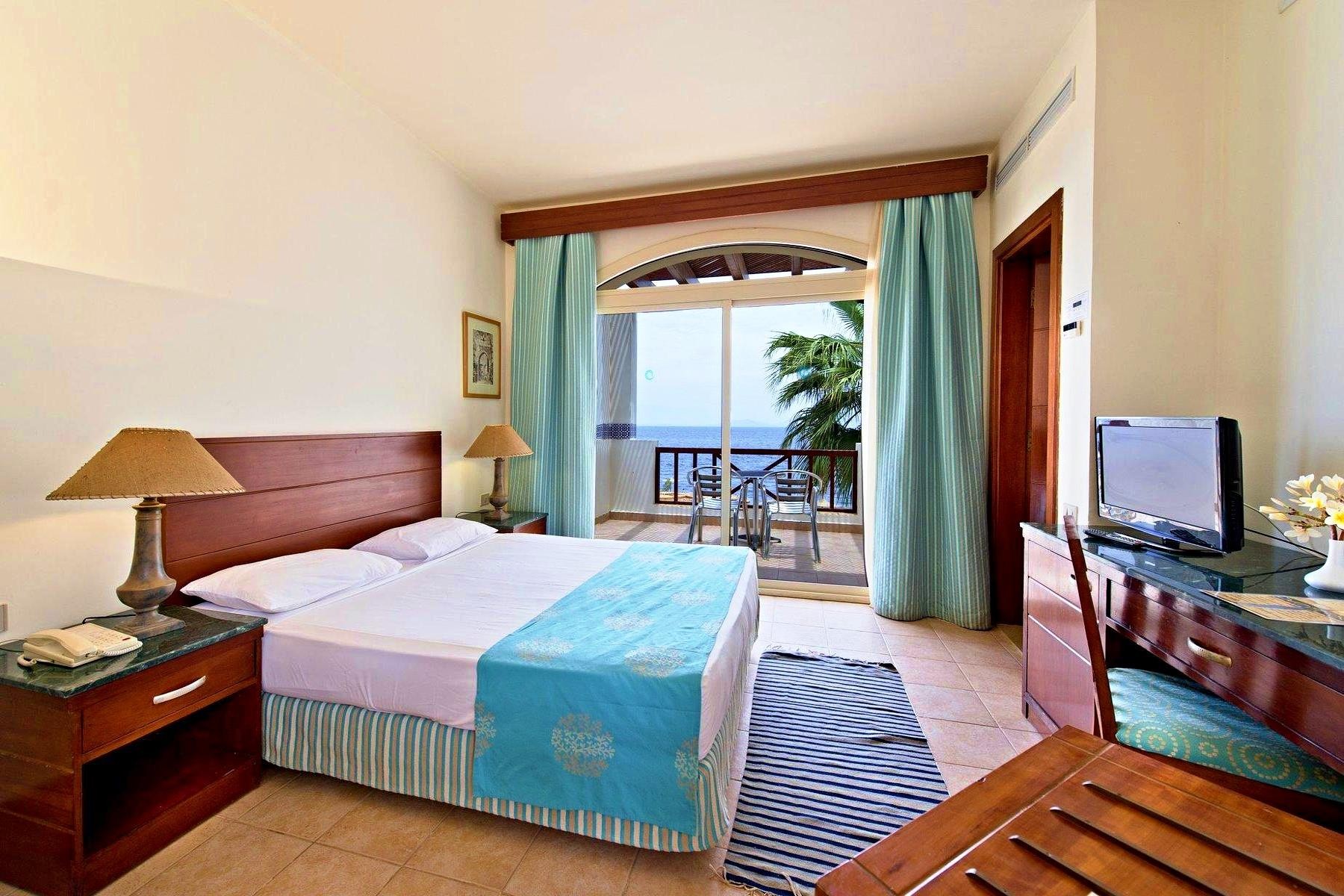 Amphoras Blue (Ex Shores Aloha Resort)