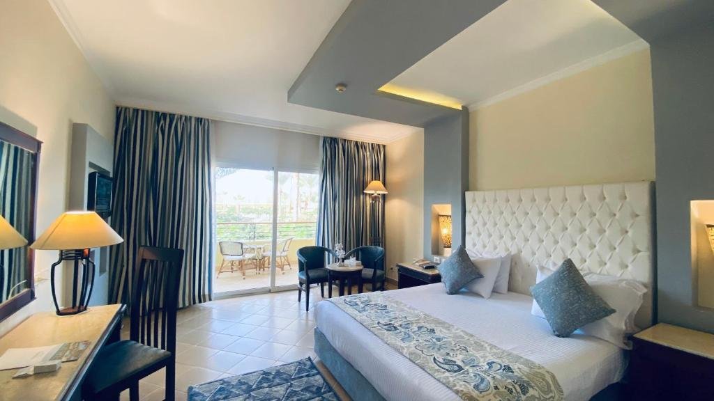 Amwaj Oyoun Resort