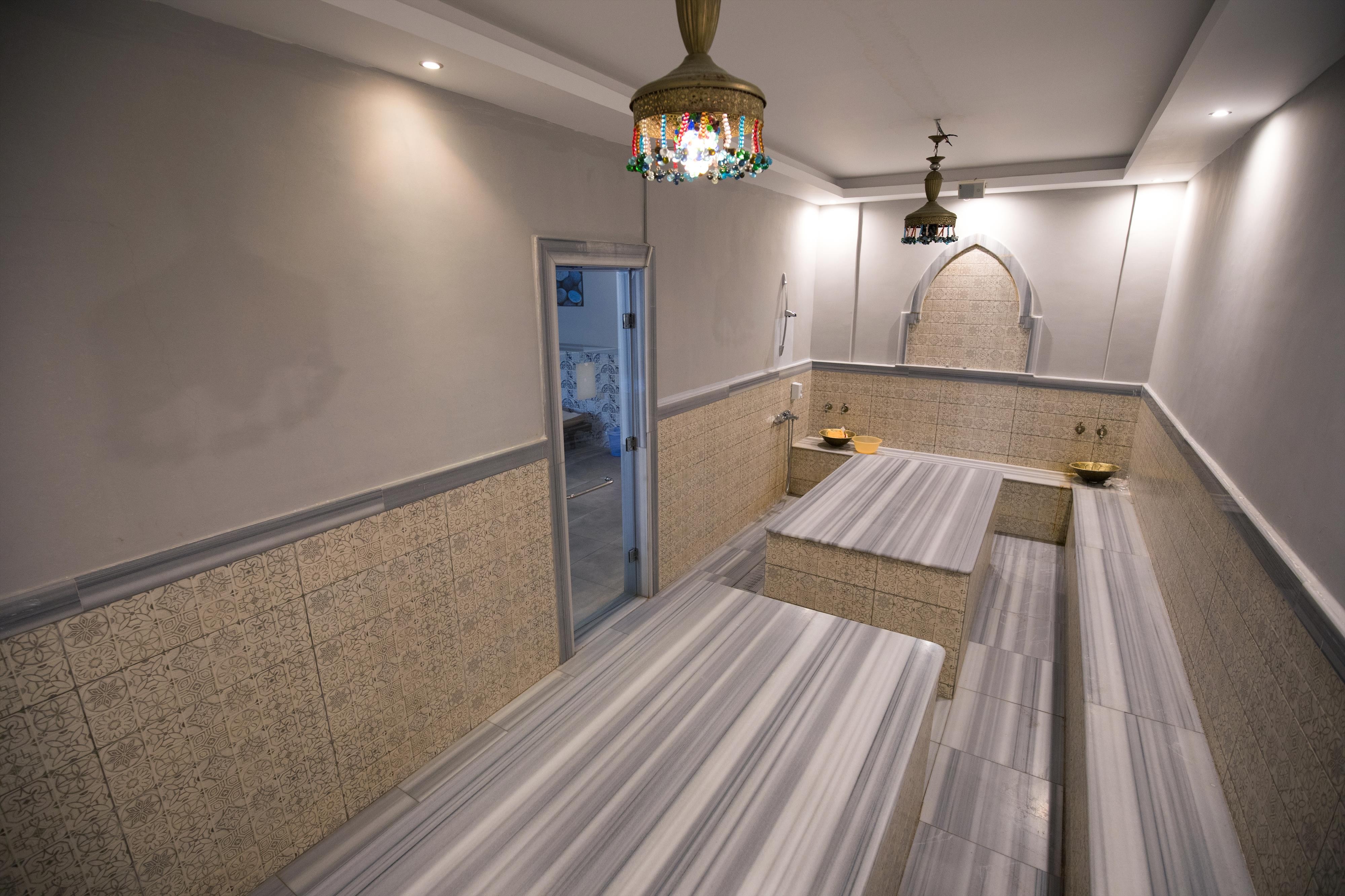 Amwaj Oyoun Resort & Casino