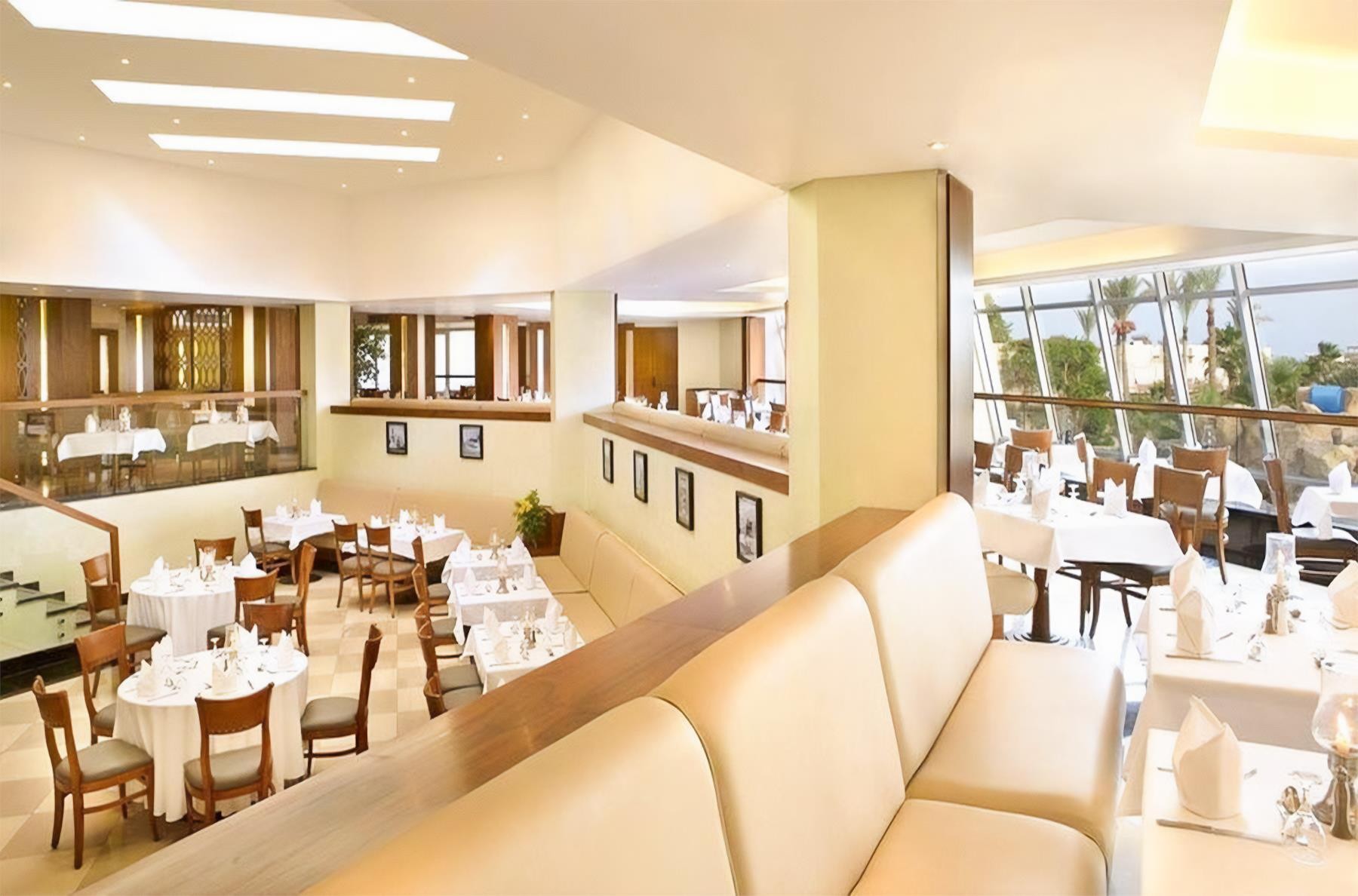 DoubleTree by Hilton Sharks Bay
