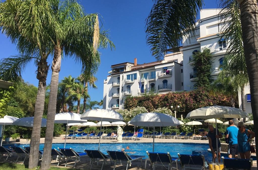 Sant Alphio Garden 8