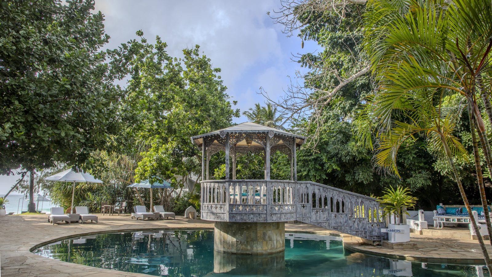 Nomad Beach Resort 20