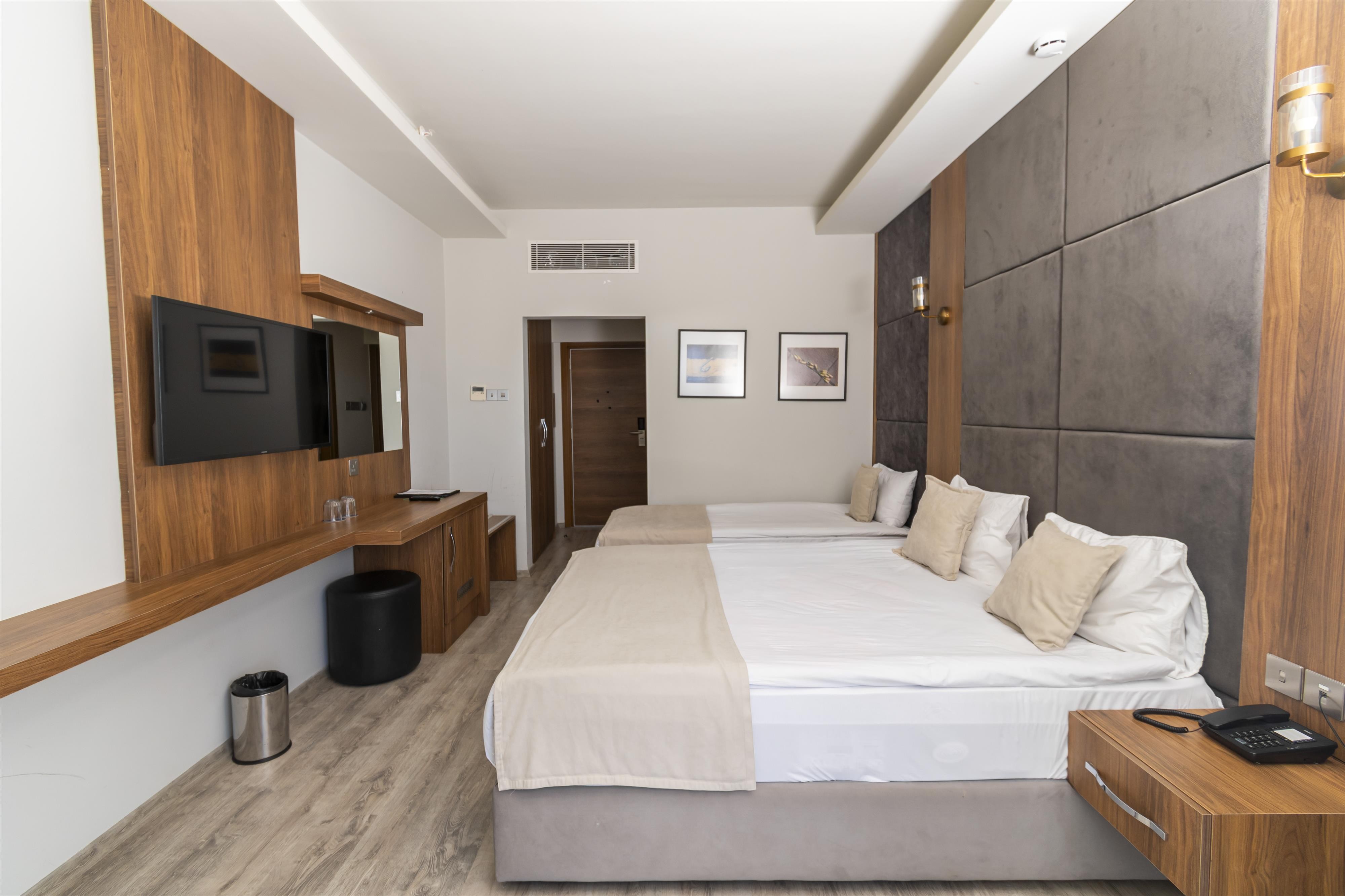 Mimoza Beach Hotel 18