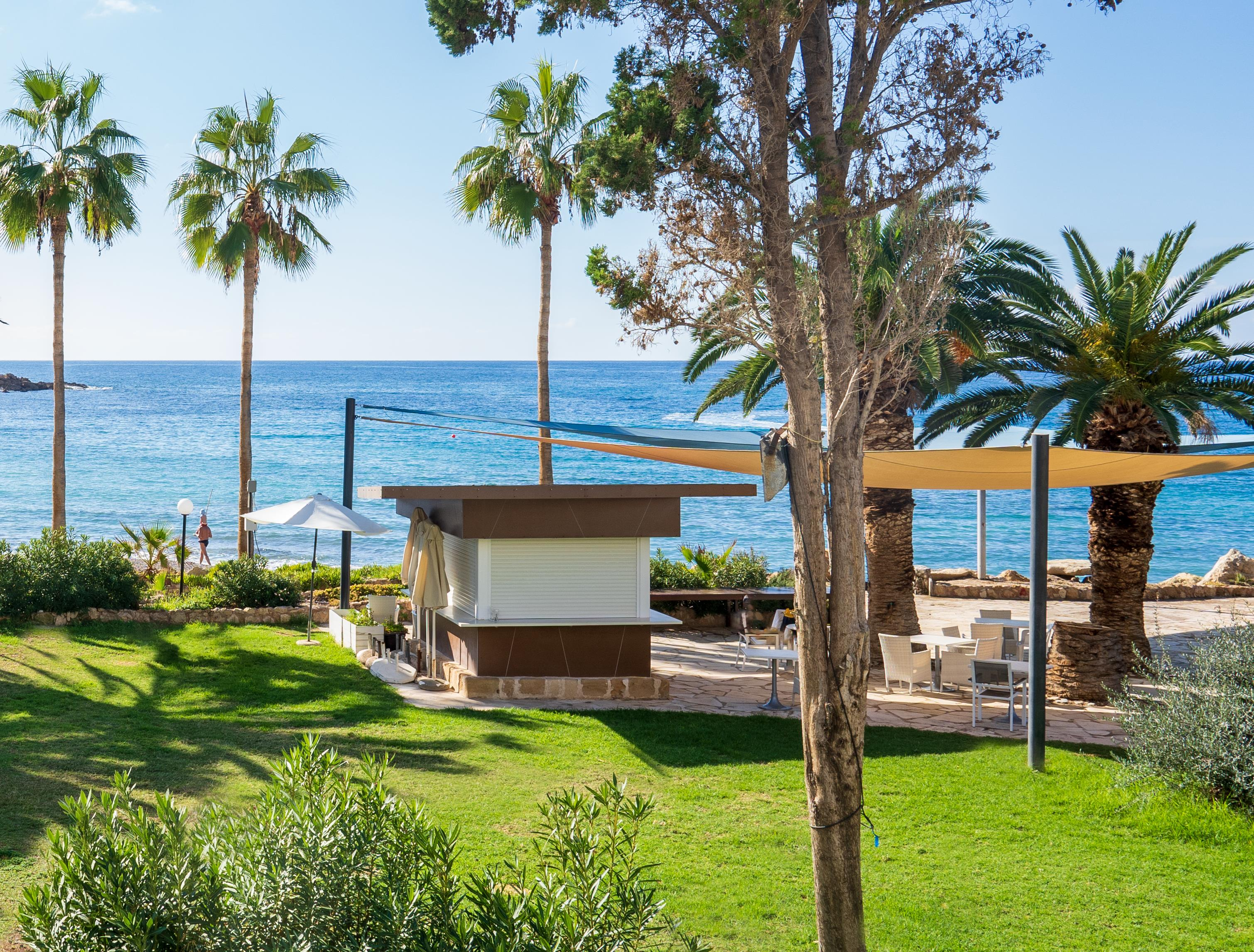 Coral Beach Hotel & Resort