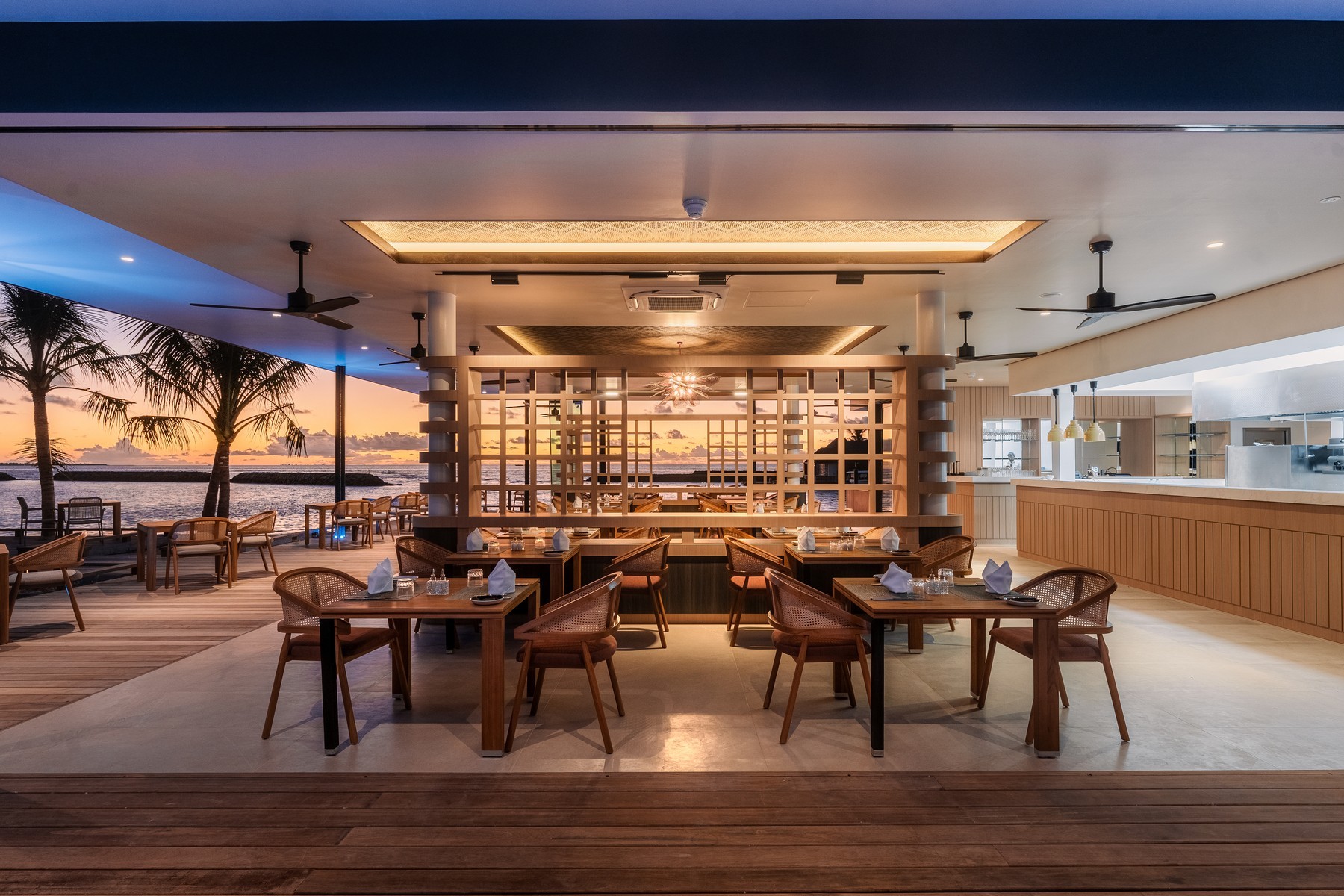 Veligandu Island Resort & Spa 13