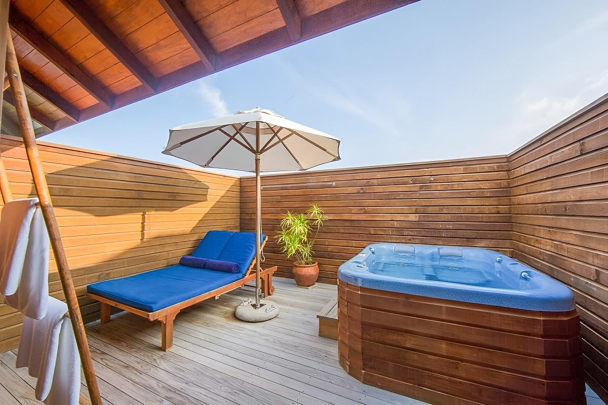 Vilamendhoo Island Resort & Spa 31