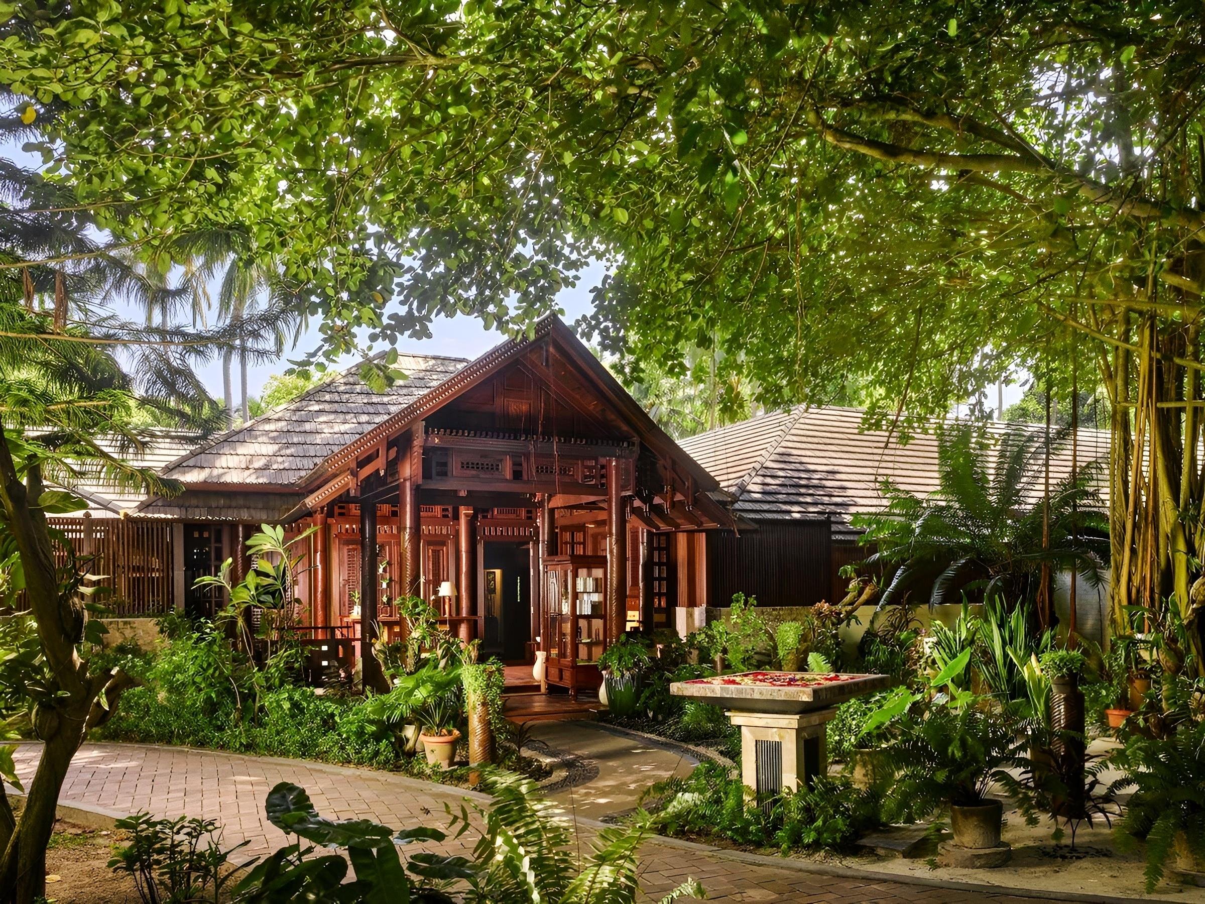 Royal Island Resort & Spa