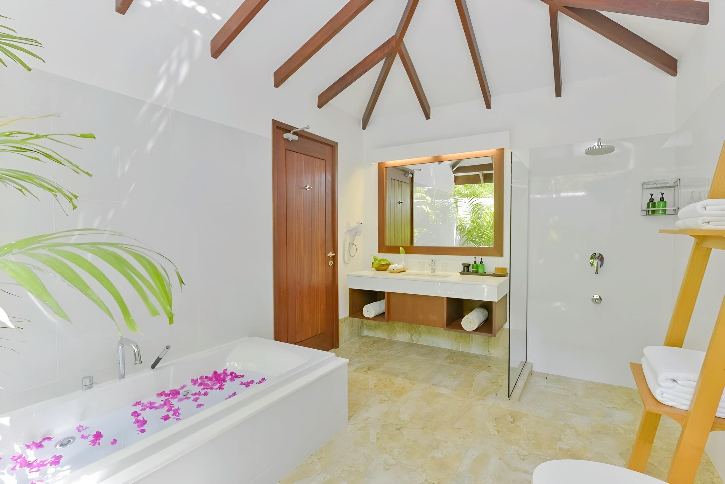 Summer Island Maldives Resort