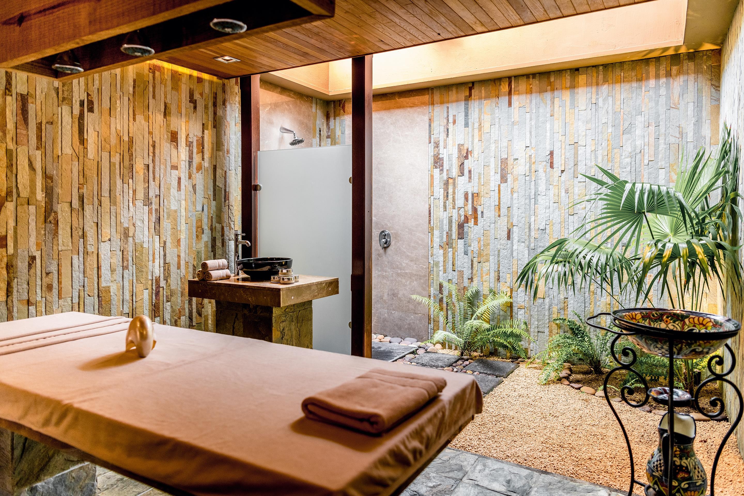 Dinarobin Beachcomber 36