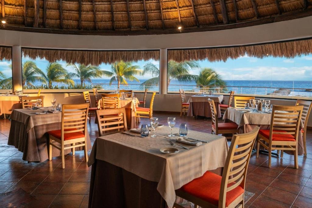 Catalonia Yucatán Beach
