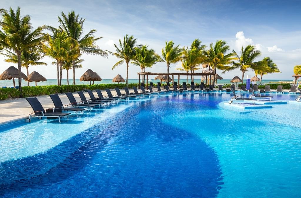 Hotel Bluebay Grand Esmeralda