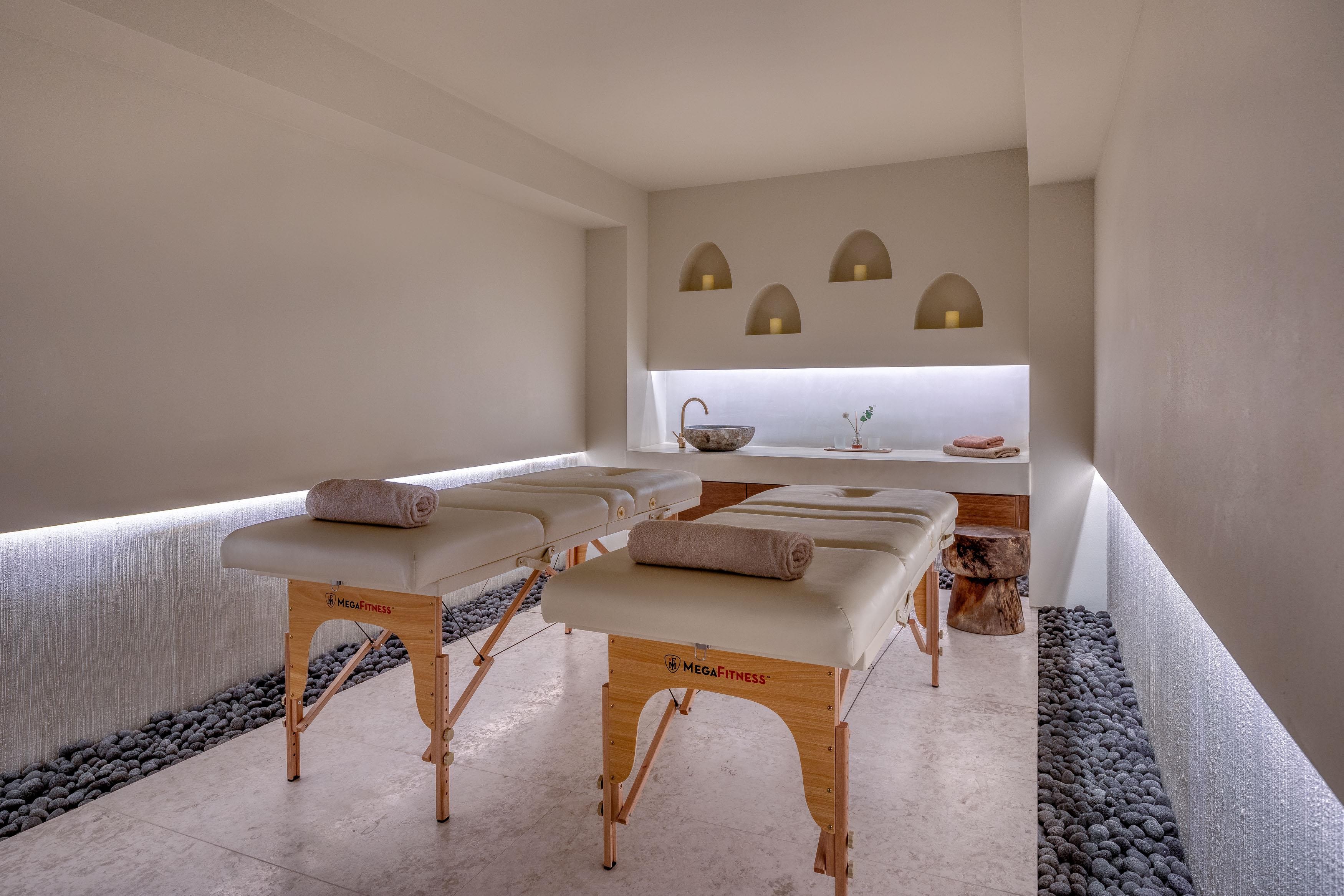 Isla Brown Corinthia, Curio Collection by Hilton 27