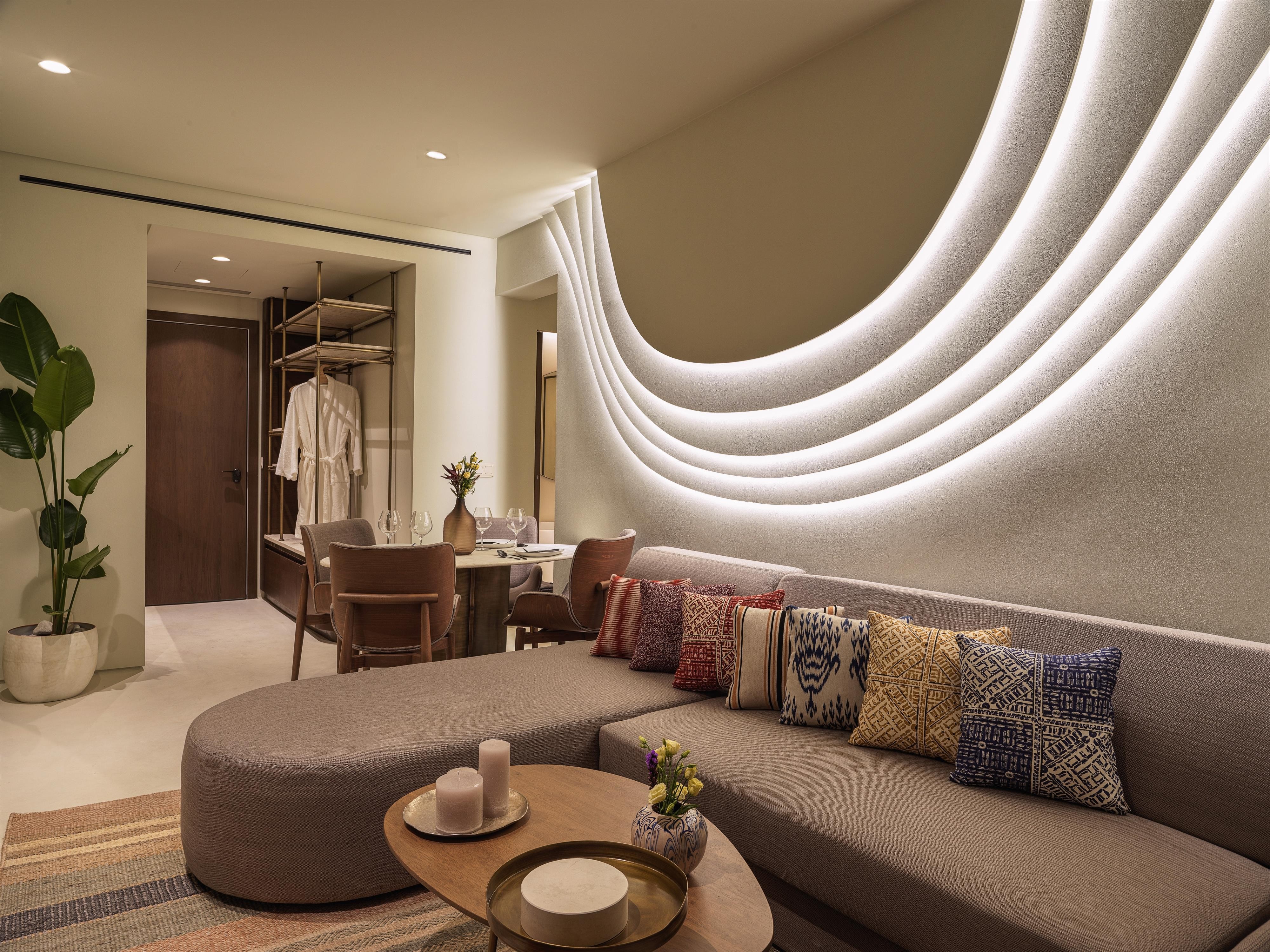 Isla Brown Corinthia, Curio Collection by Hilton 9