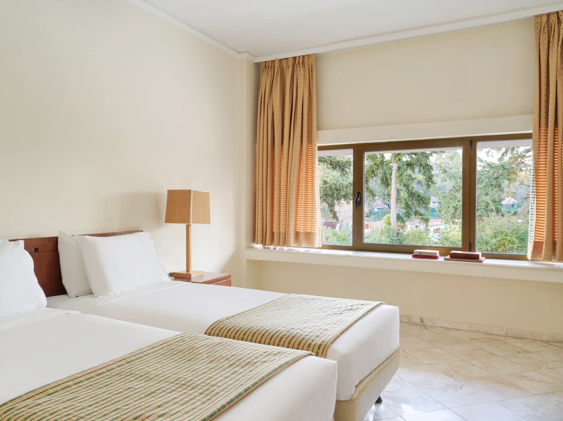 Kalamaki Beach Resort 12