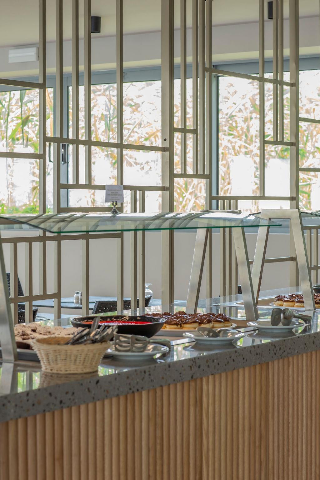 Golden Coast Hotel & Bungalows 20