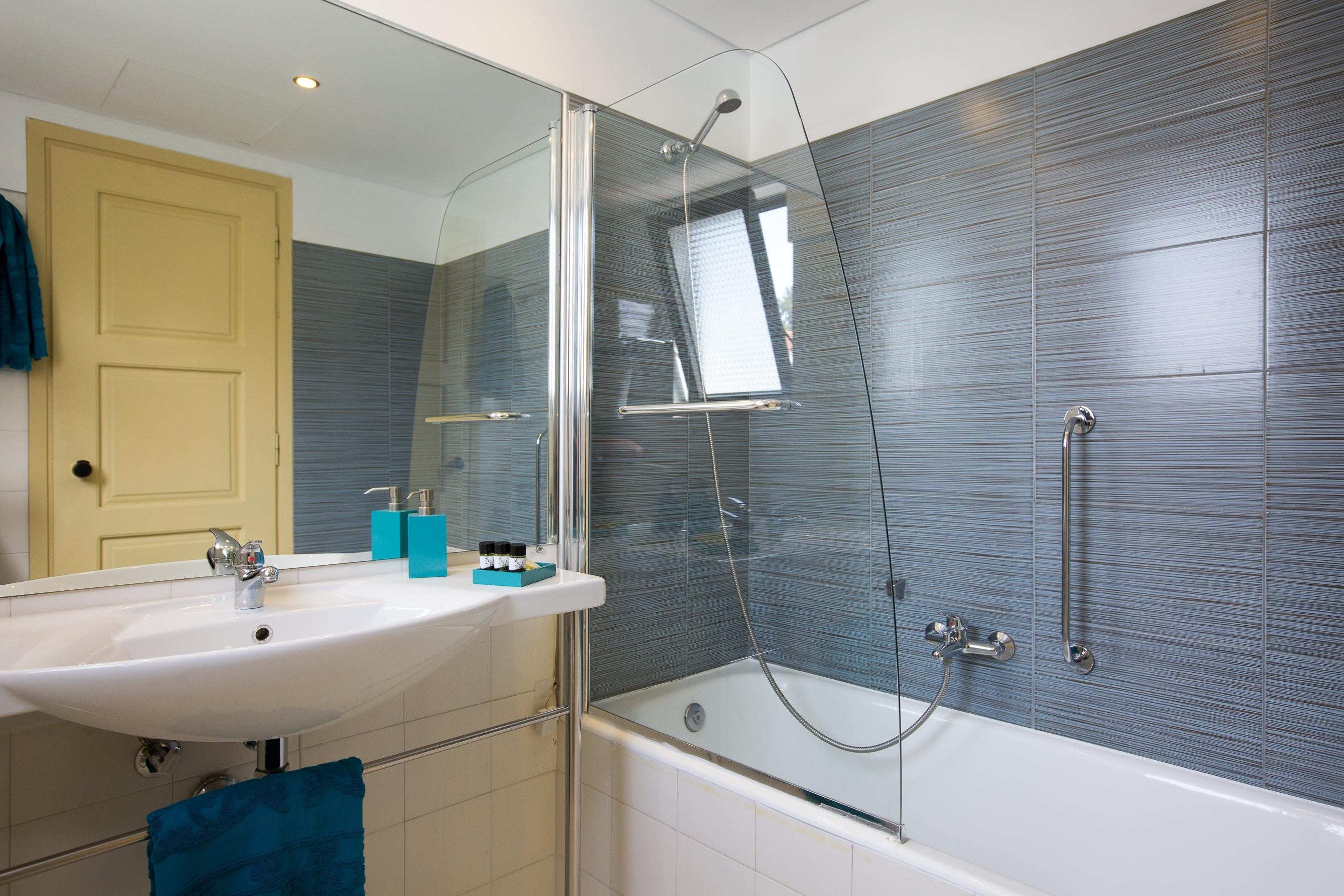 Golden Coast Hotel & Bungalows 7