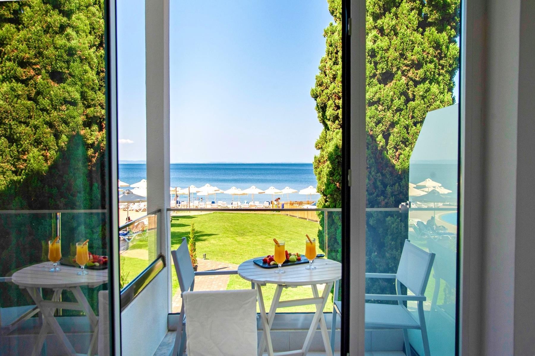 ACROTEL Lily Ann Beach 17