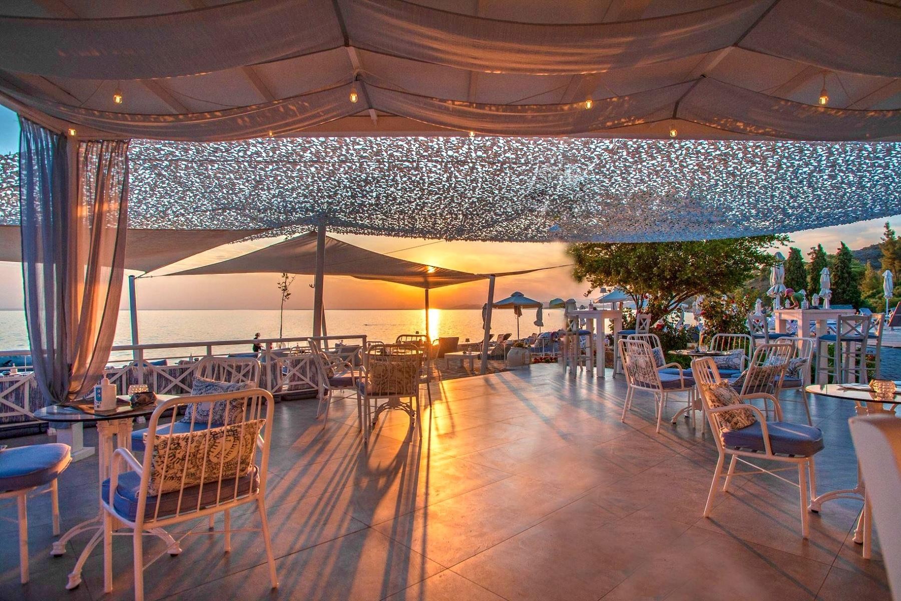 ACROTEL Lily Ann Beach 31