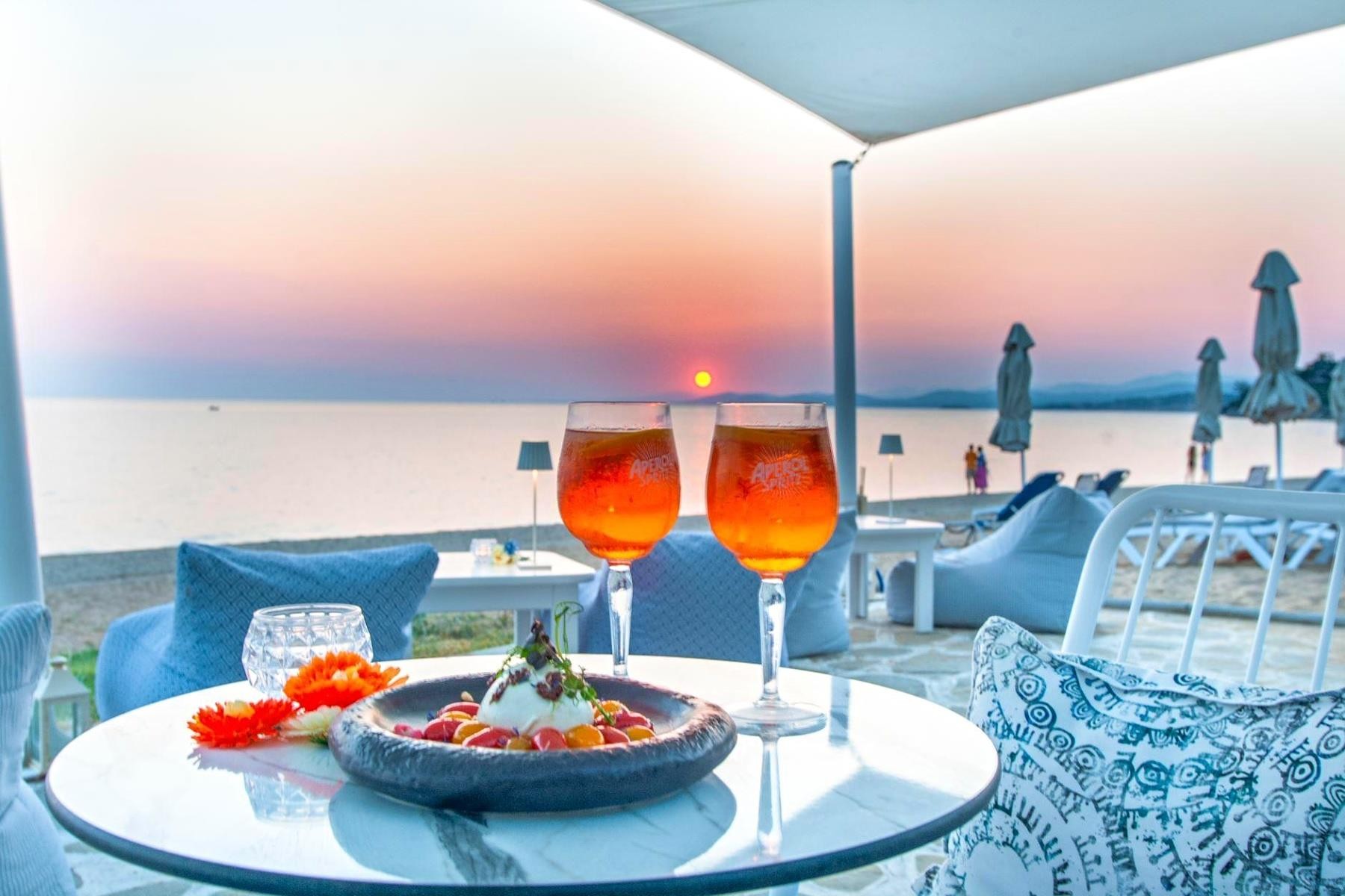 ACROTEL Lily Ann Beach 32