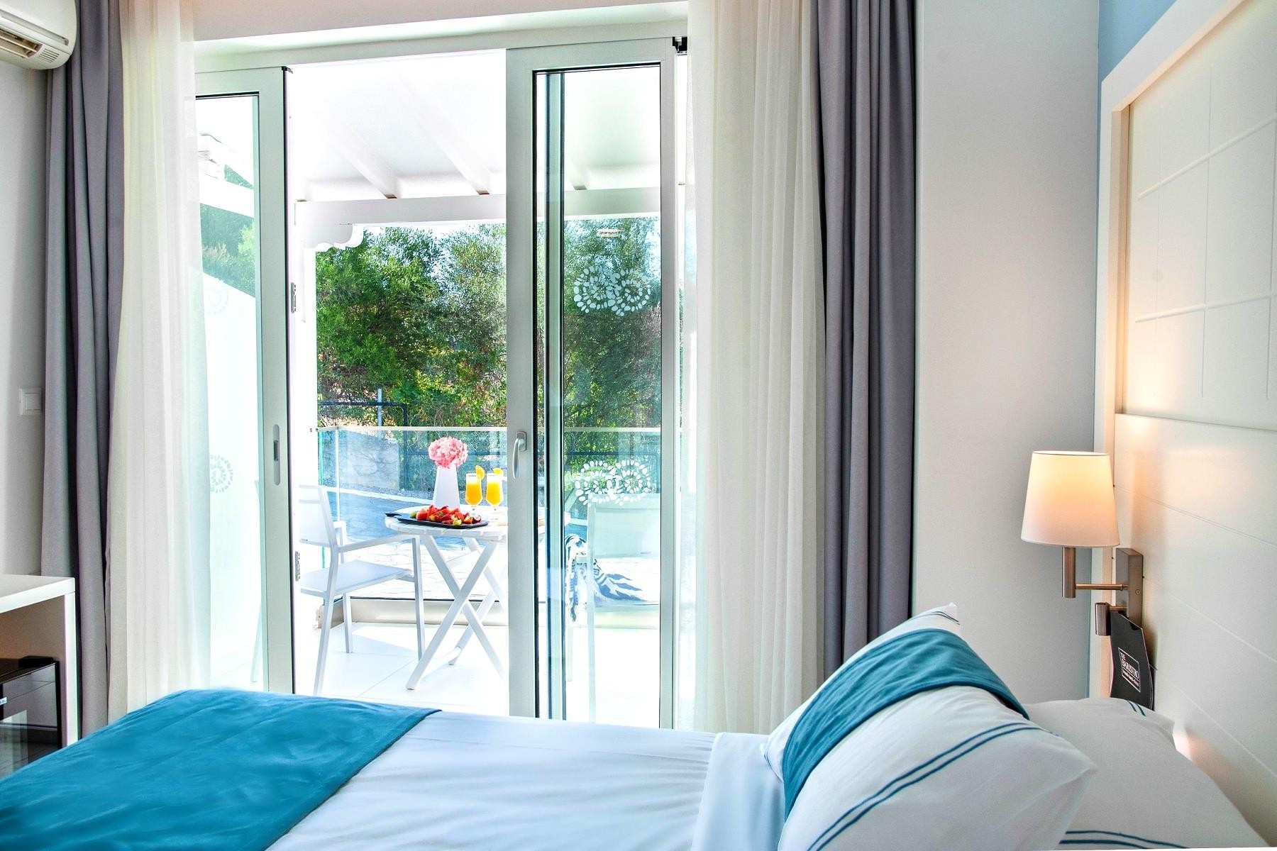 ACROTEL Lily Ann Beach