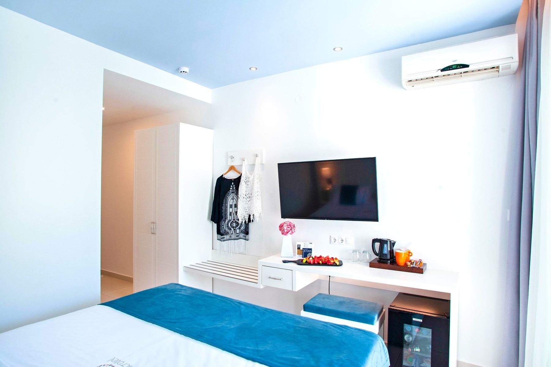 ACROTEL Lily Ann Beach 6