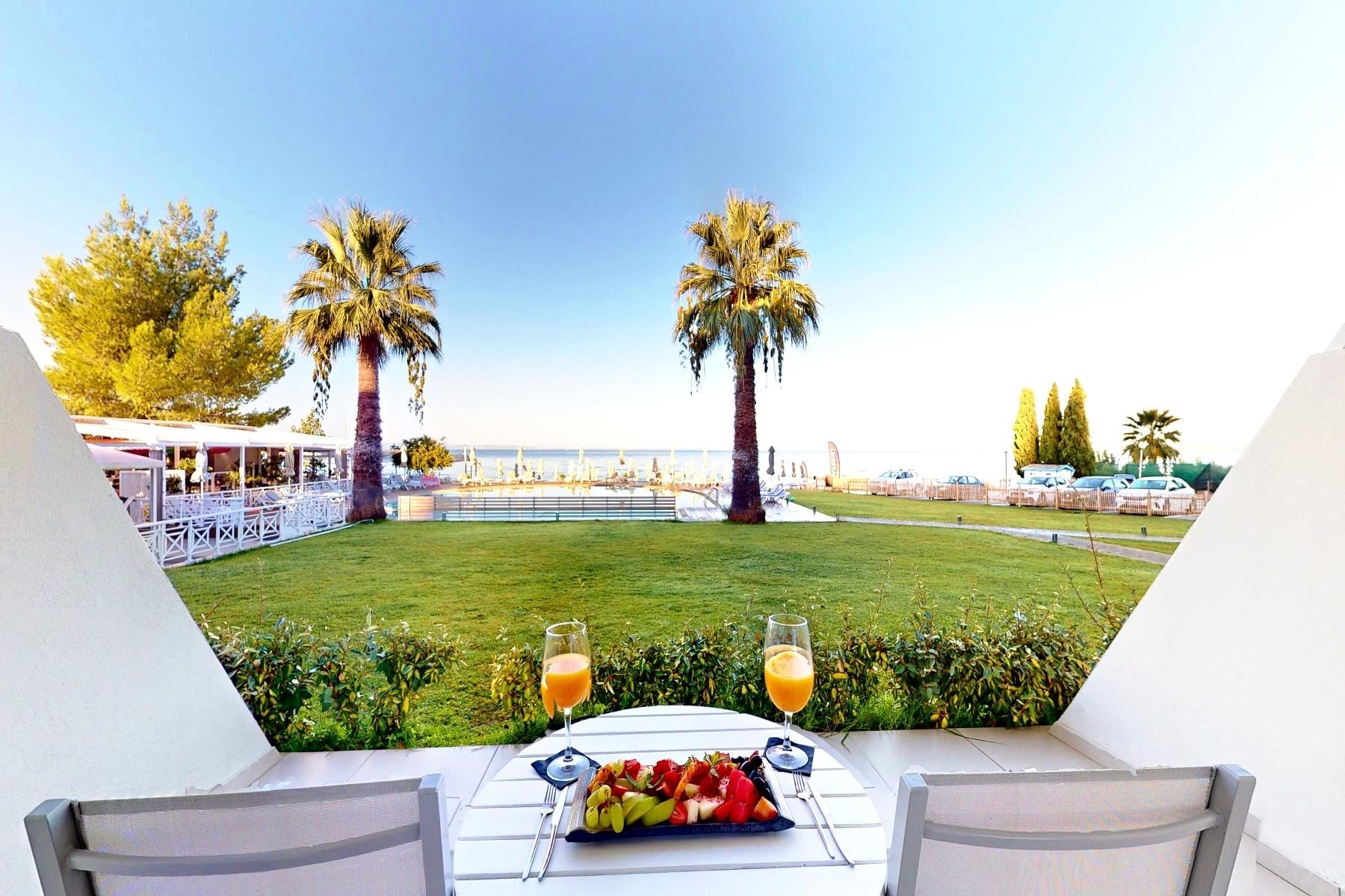 ACROTEL Lily Ann Beach 15