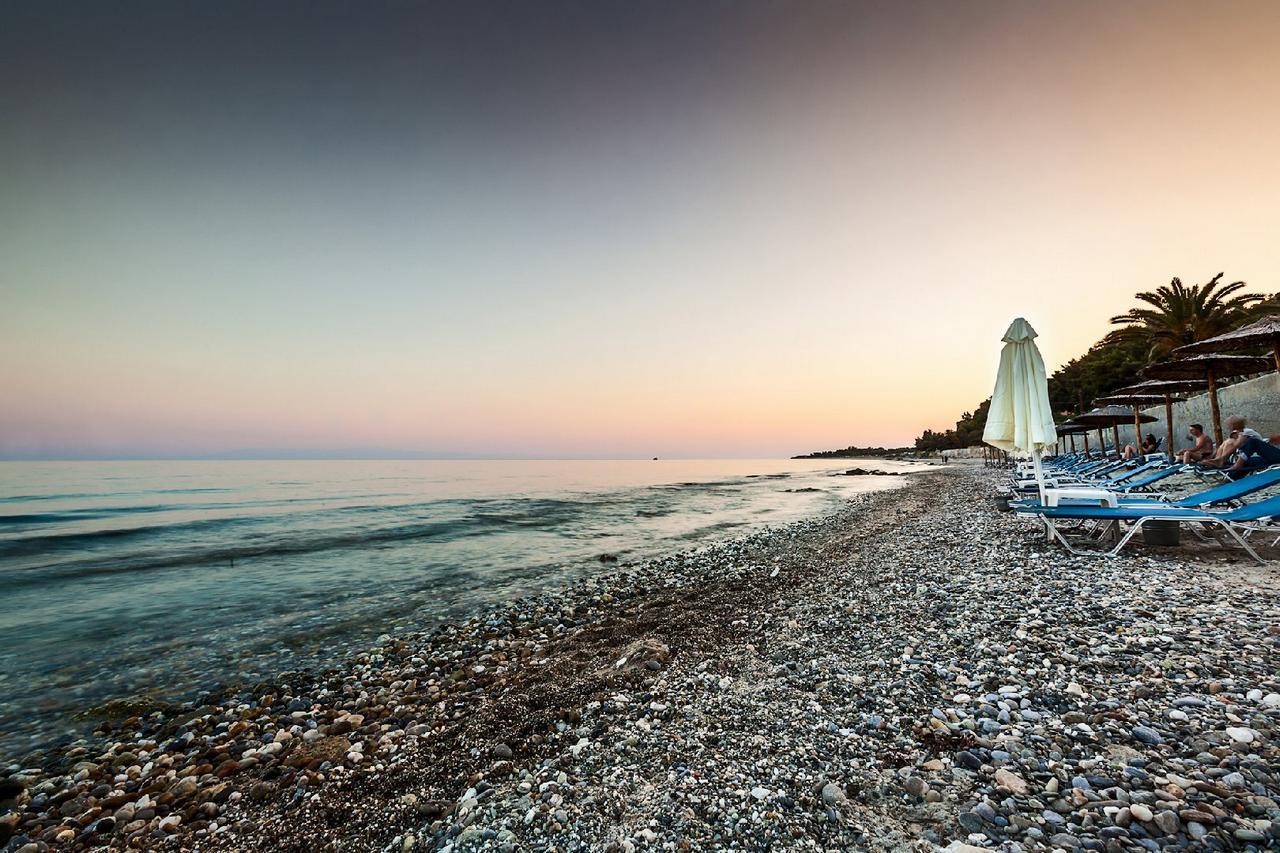 Dolphin Beach Hotel 19