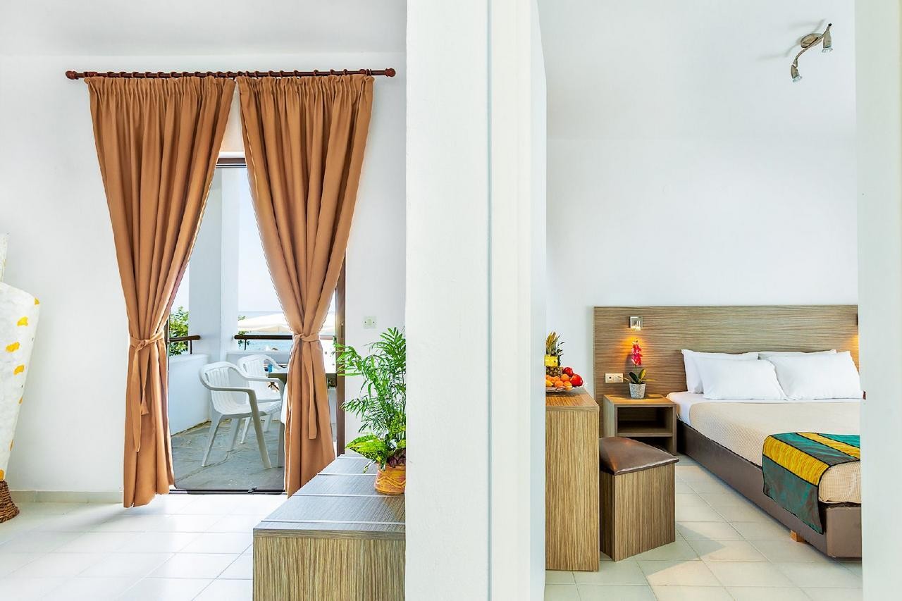 Dolphin Beach Hotel 5