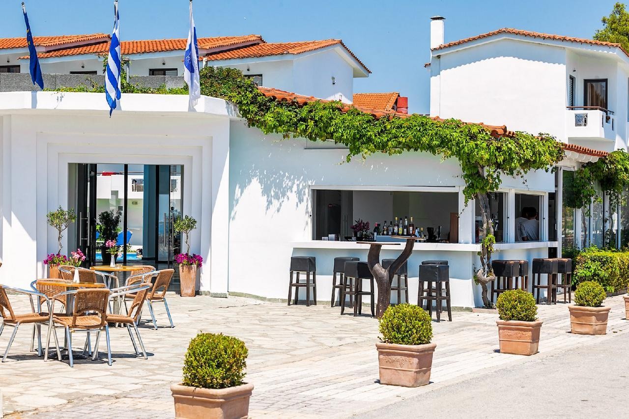 Dolphin Beach Hotel 13