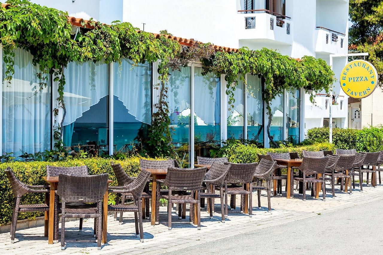 Dolphin Beach Hotel 12