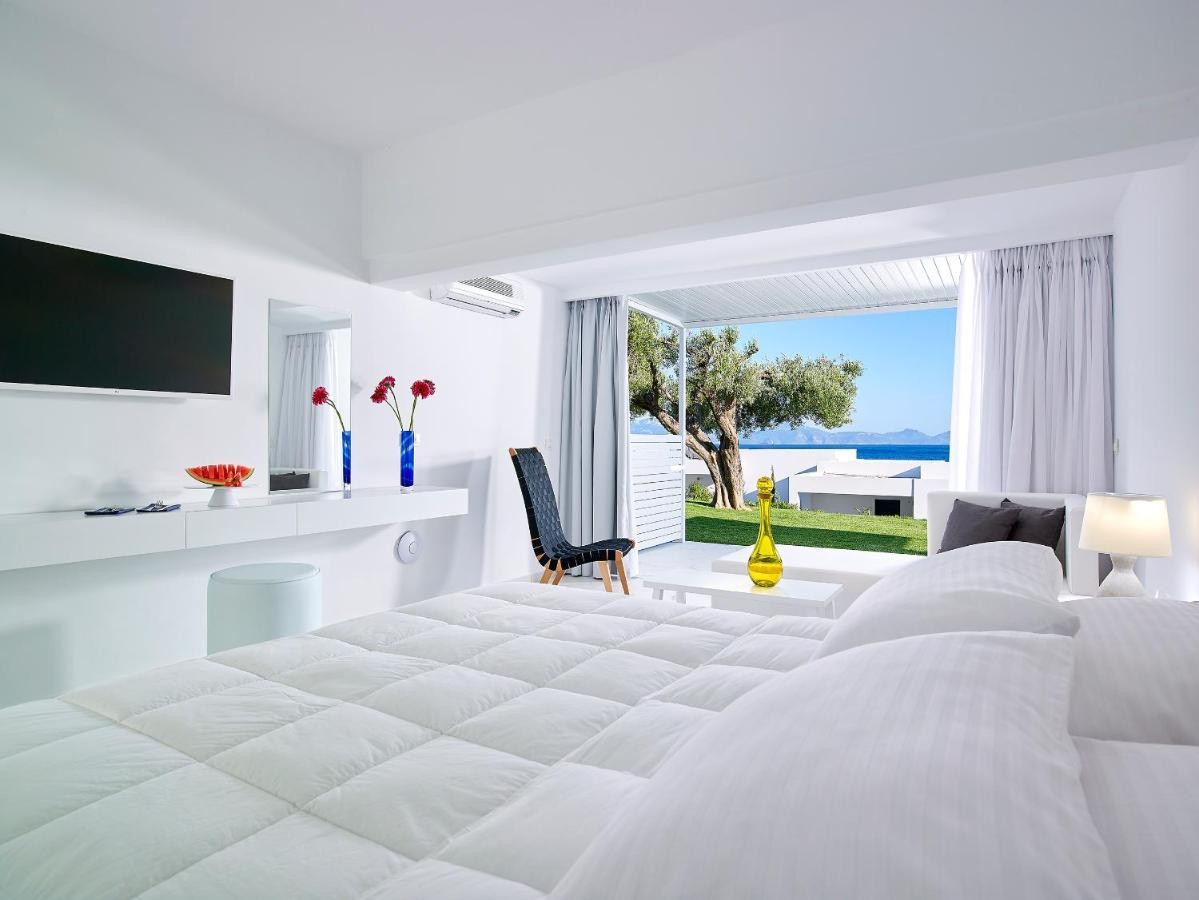 Dimitra Beach Hotel & Suites
