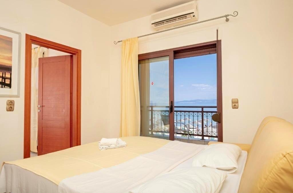 Mediterranean Beach Hotel 16