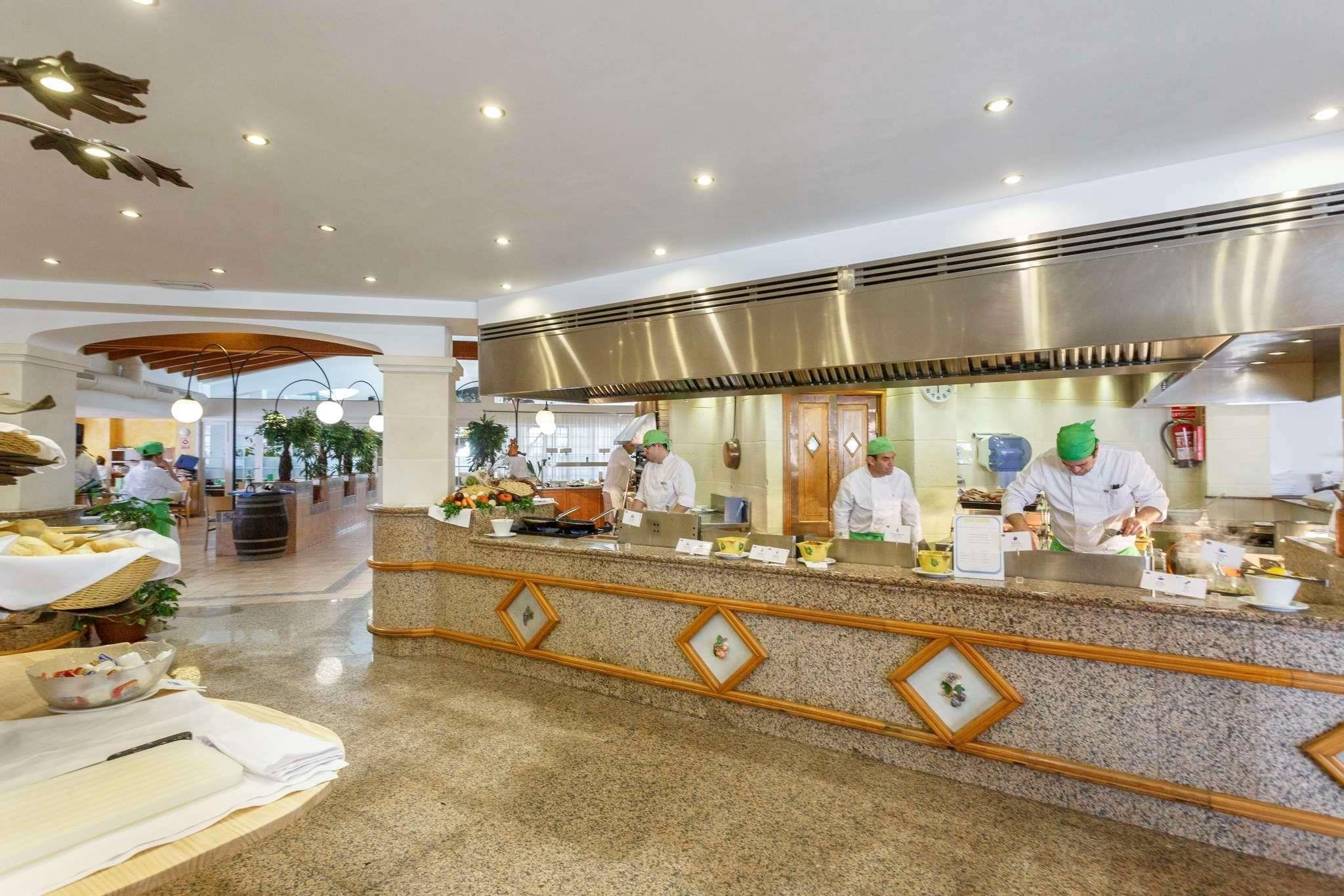 Royal Son Bou Family Club 11