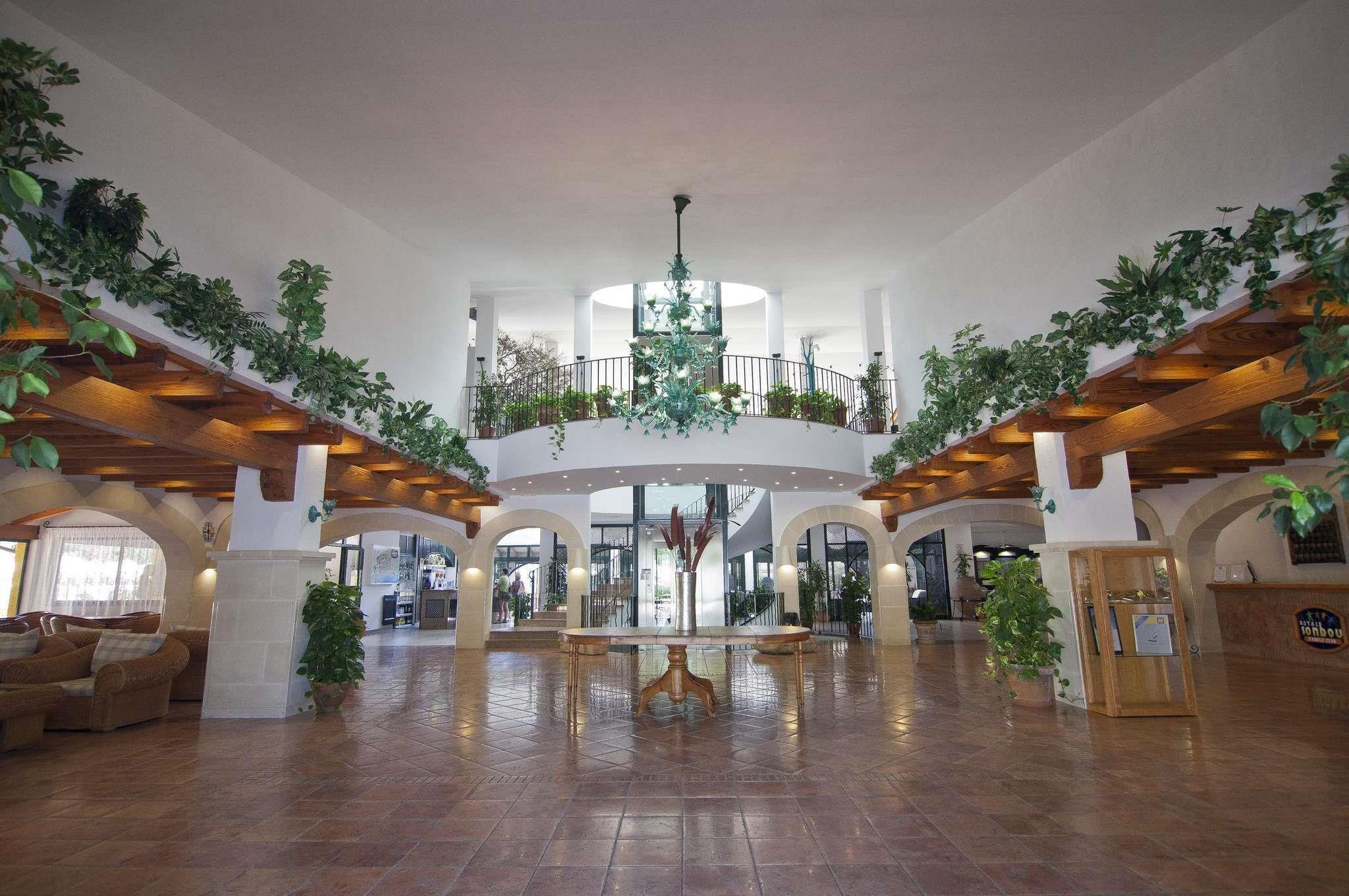 Royal Son Bou Family Club 13