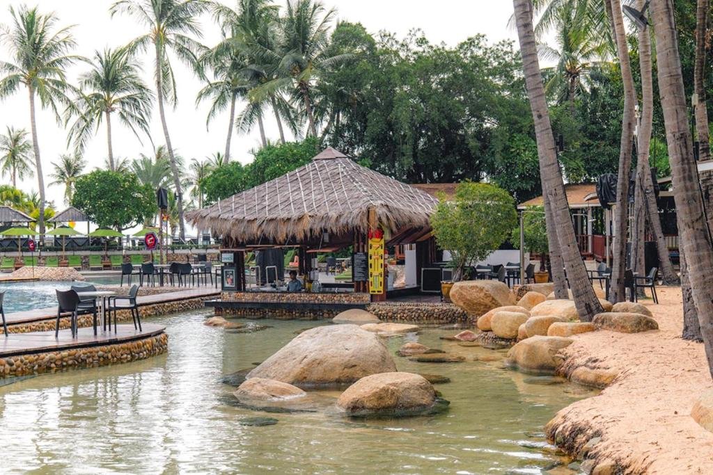 Combo Mode Sathorn 3 nopti si Sejur Hotel Hard Rock Pattaya