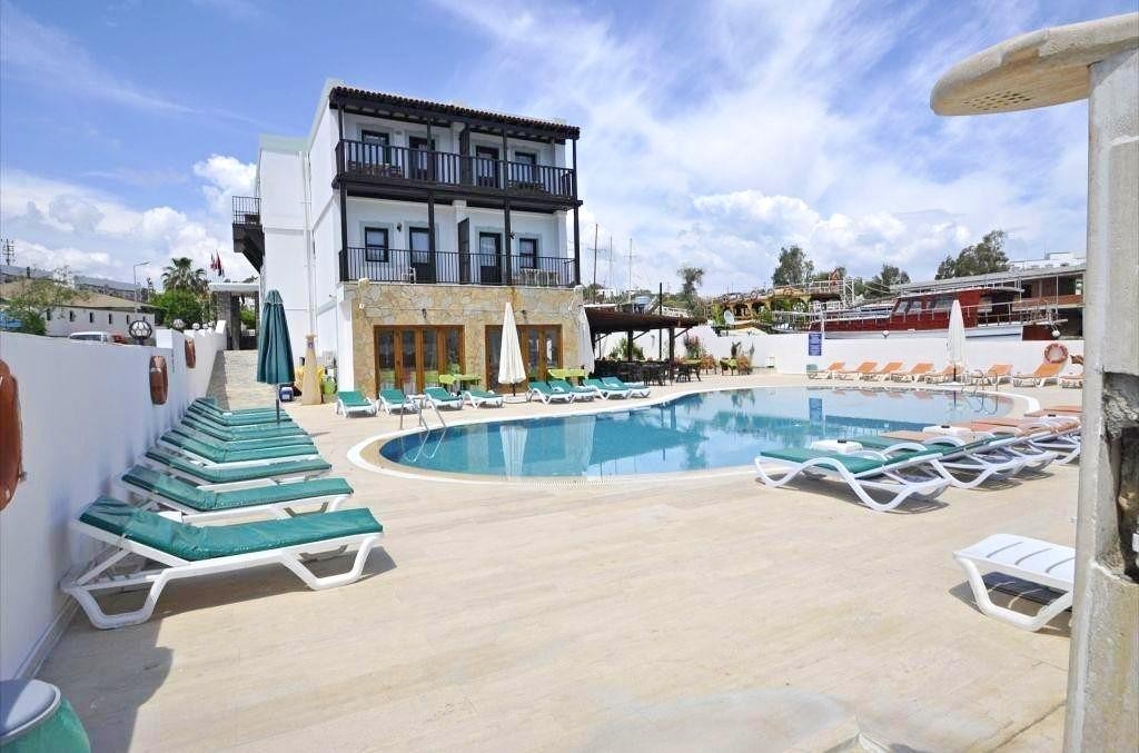 SALINAS BEACH HOTEL